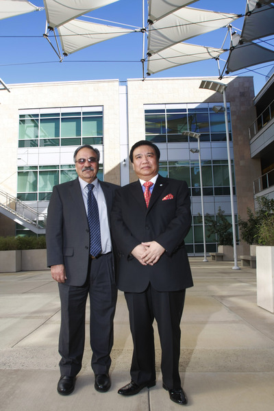 Reza Abbaschian, dean of the Bourns College of Engineering, left, and Chinese inventor and businessman Winston Chung, stand in front of Engineering Building II, which will be renamed Winston Chung Hall.